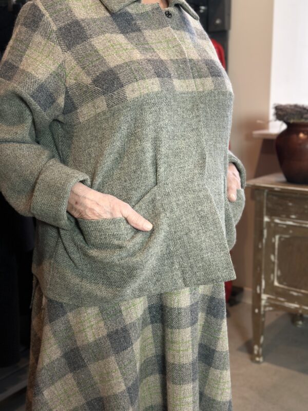 KRATA - wełniany żakiet w odcieniach zieleni i beżu - obrazek 2