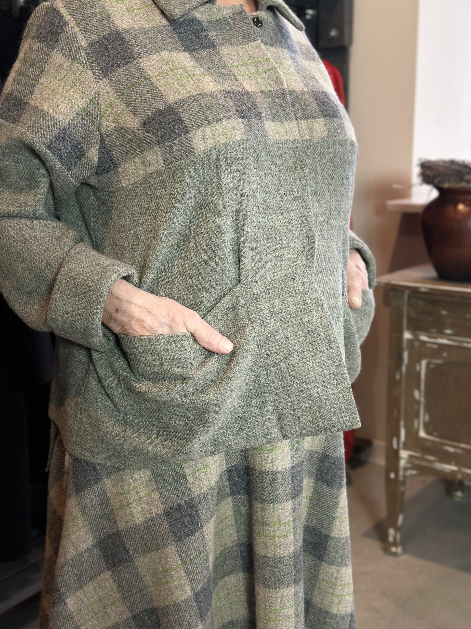 KRATA - wełniany żakiet w odcieniach zieleni i beżu - obrazek 2