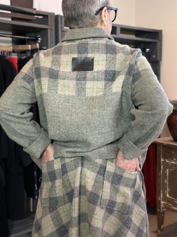 KRATA - wełniany żakiet w odcieniach zieleni i beżu - obrazek 3