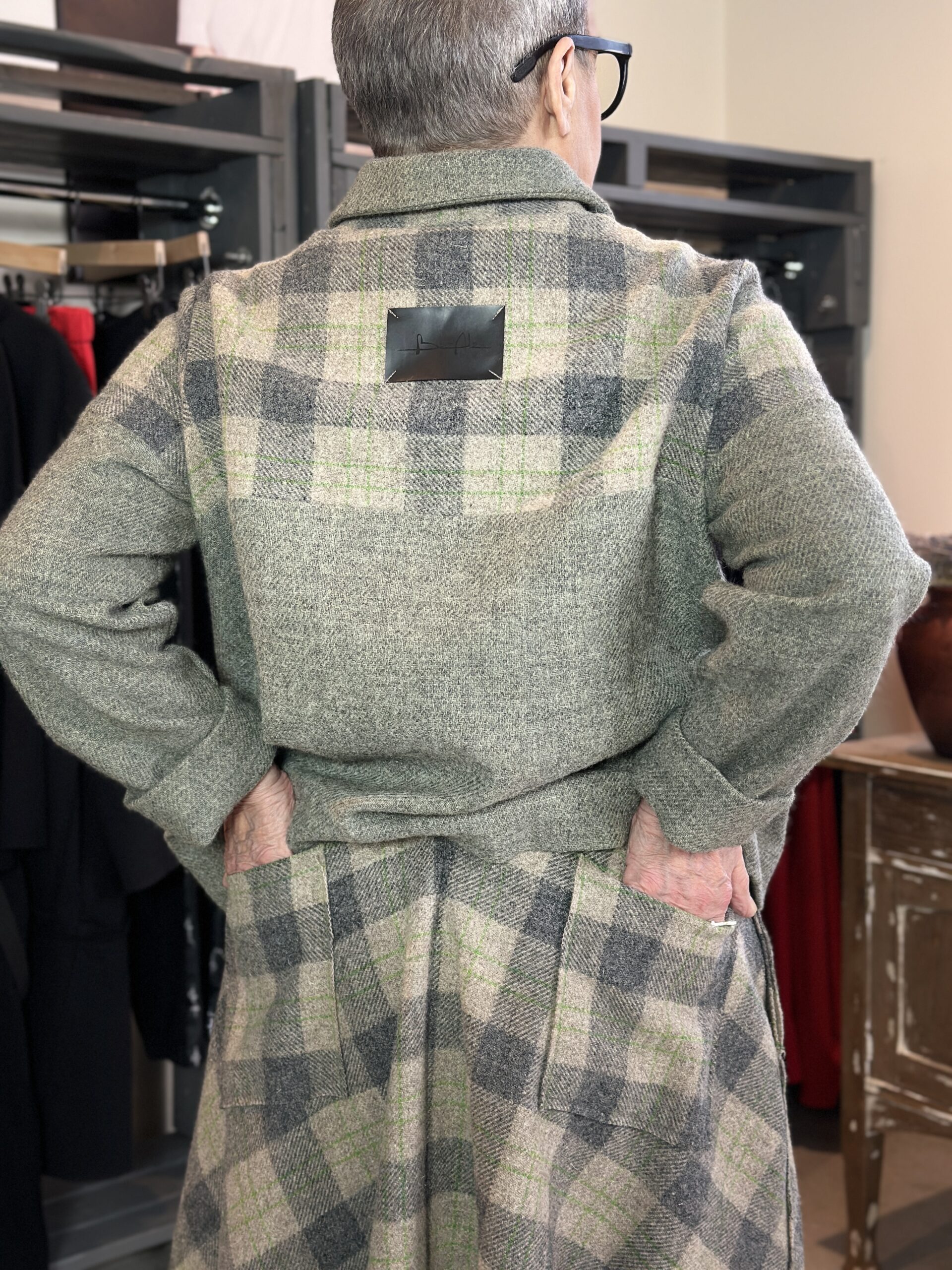 KRATA - wełniany żakiet w odcieniach zieleni i beżu - obrazek 3