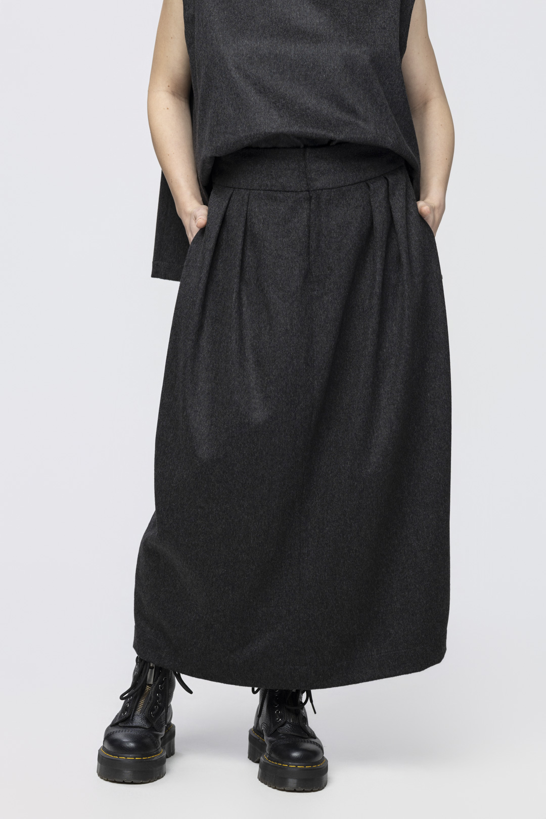 Spódnica Szare Pasmo - długa wełniana spódnica z zakładkami - obrazek 3