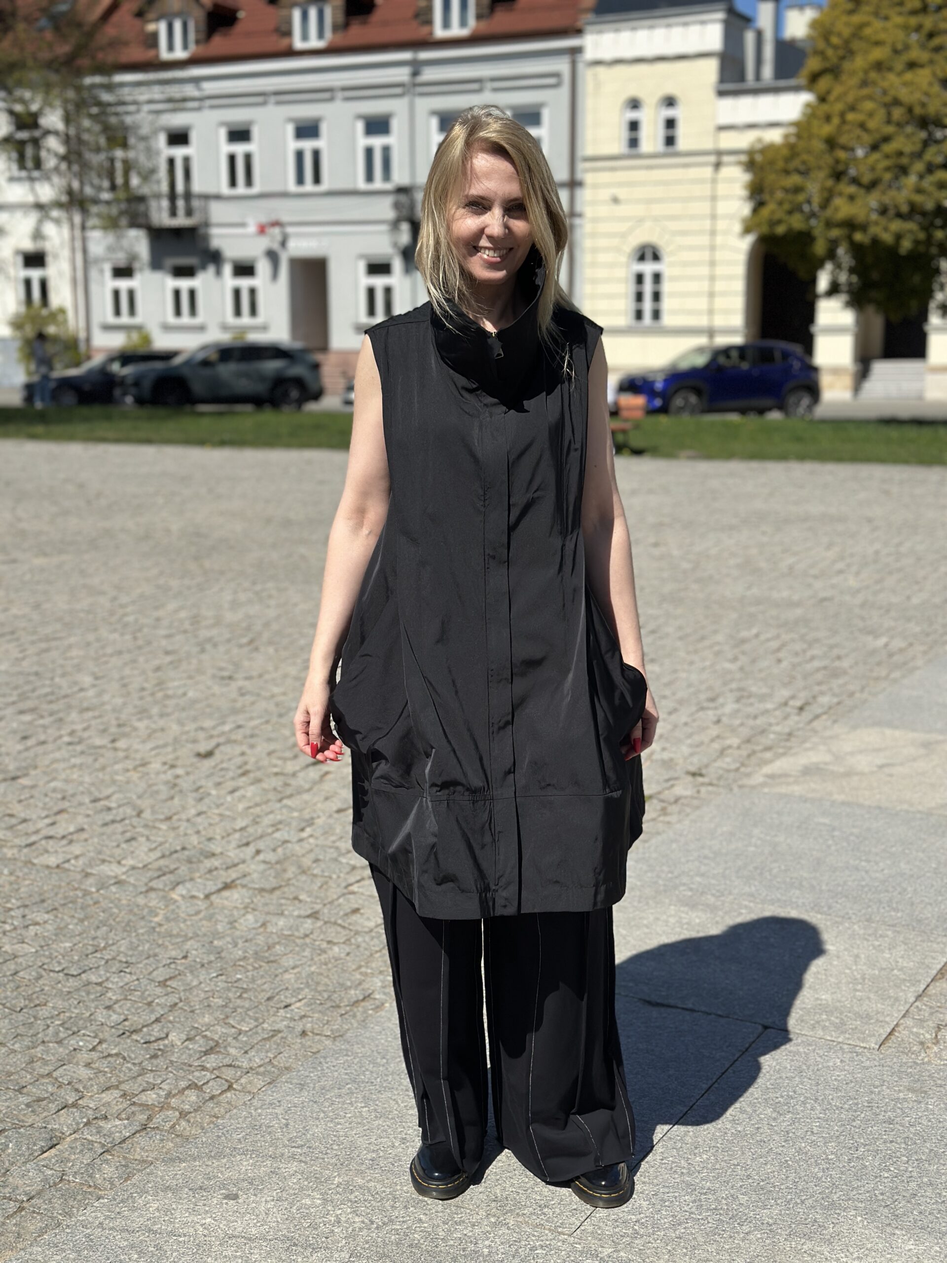 Miejska Architektura - czarna kamizelka z ortalionu z wysoką stójką - obrazek 6