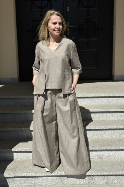 Piaskowa Architektura - bawełniane spodnie z szeroką nogawką i zakładkami