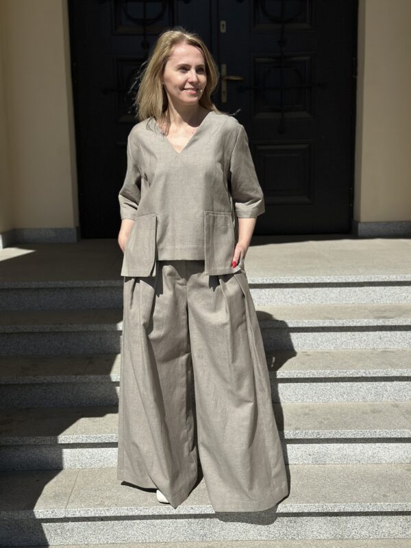 Piaskowa Architektura - bawełniane spodnie z szeroką nogawką i zakładkami - obrazek 1