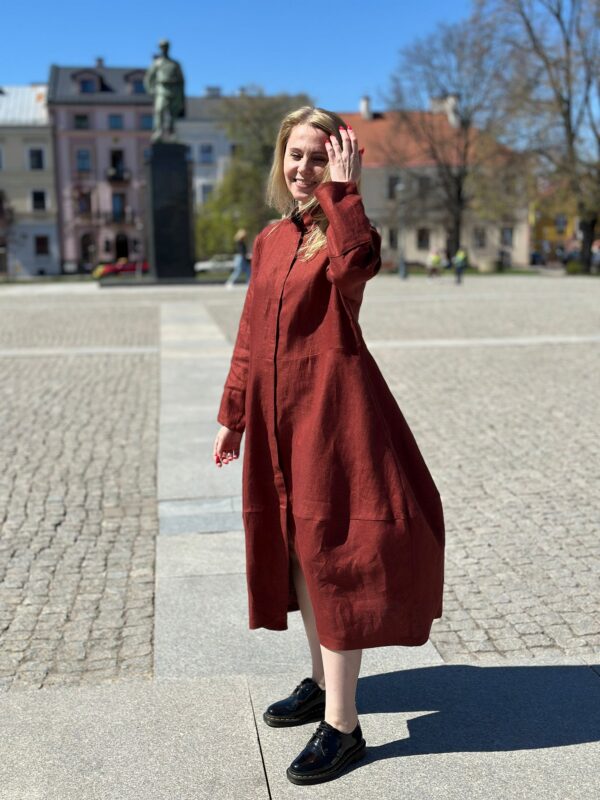 Ceglana Młynarka - lniana, strukturalna sukienka z zatrzaskami - obrazek 5