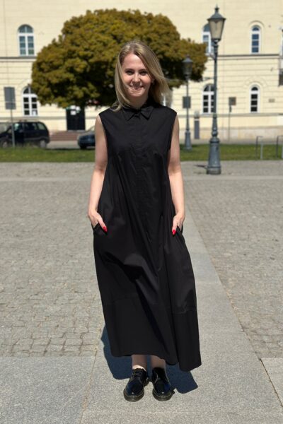 Koszulina – bawełniana sukienka koszulowa bez rękawów o kroju maxi