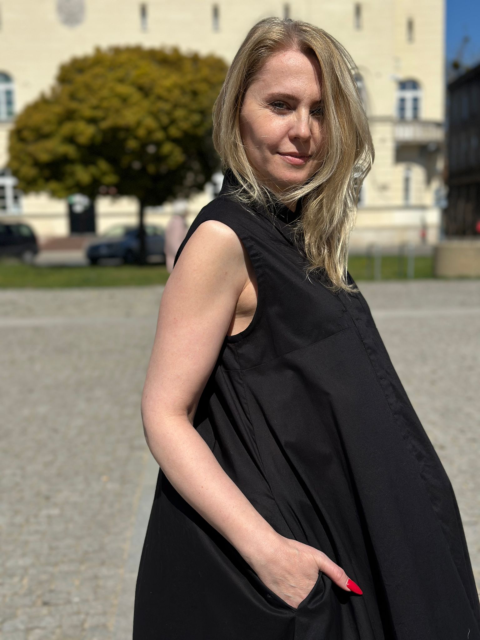 Koszulina – bawełniana sukienka koszulowa bez rękawów o kroju maxi - obrazek 5