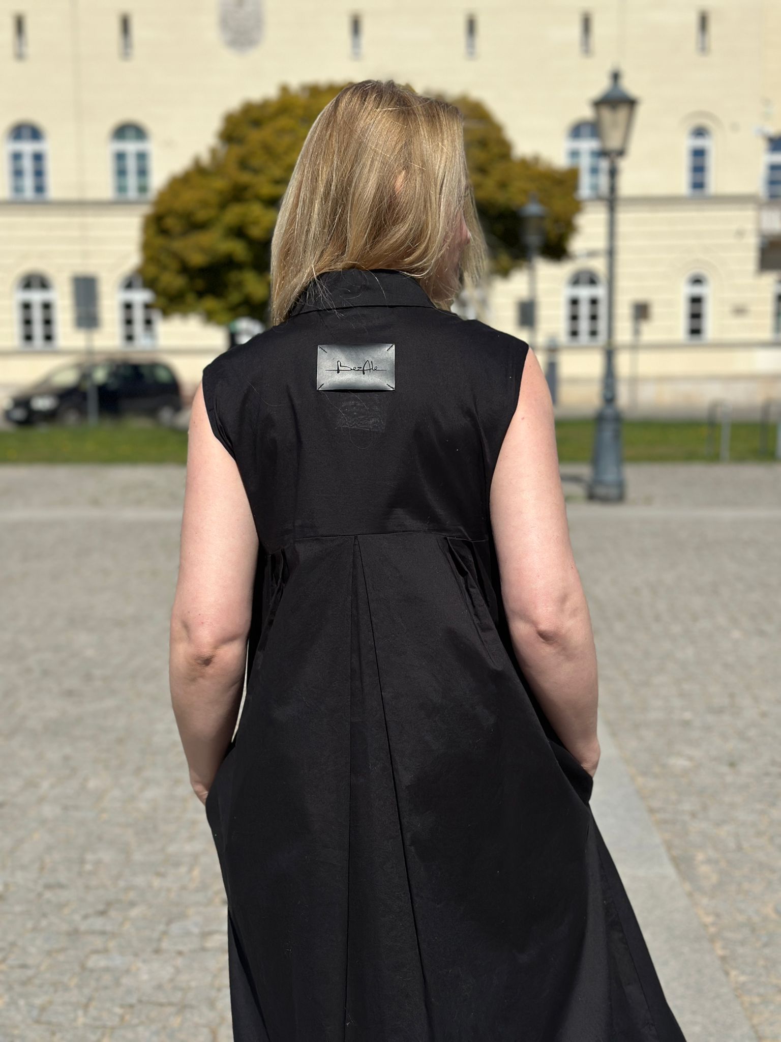 Koszulina – bawełniana sukienka koszulowa bez rękawów o kroju maxi - obrazek 4