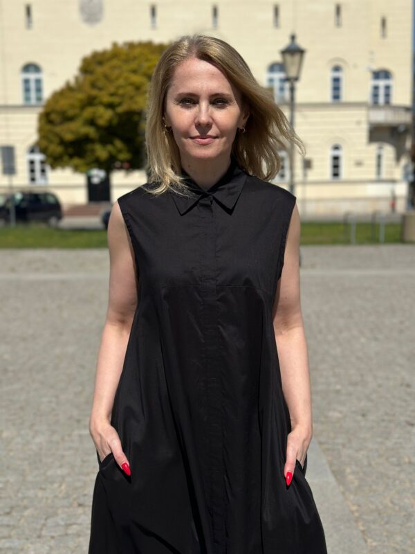 Koszulina – bawełniana sukienka koszulowa bez rękawów o kroju maxi - obrazek 6