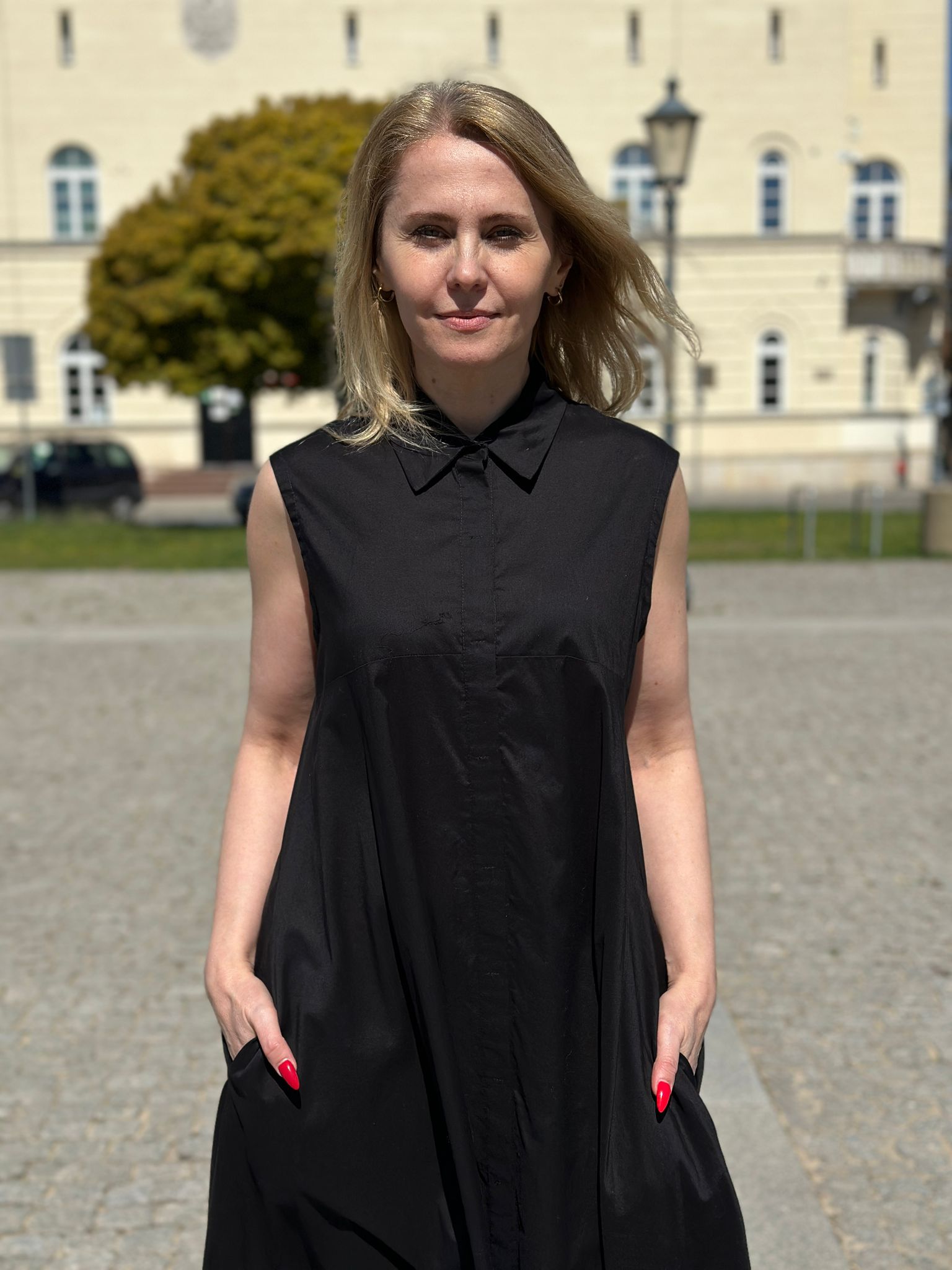 Koszulina – bawełniana sukienka koszulowa bez rękawów o kroju maxi - obrazek 6