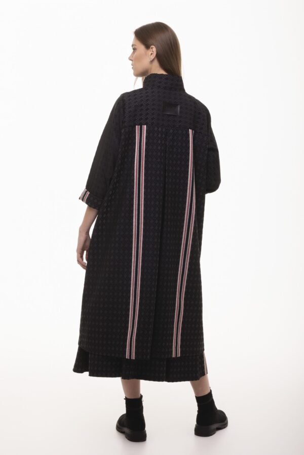 Tajemnica - żakardowy płaszcz z lampasami - obrazek 2