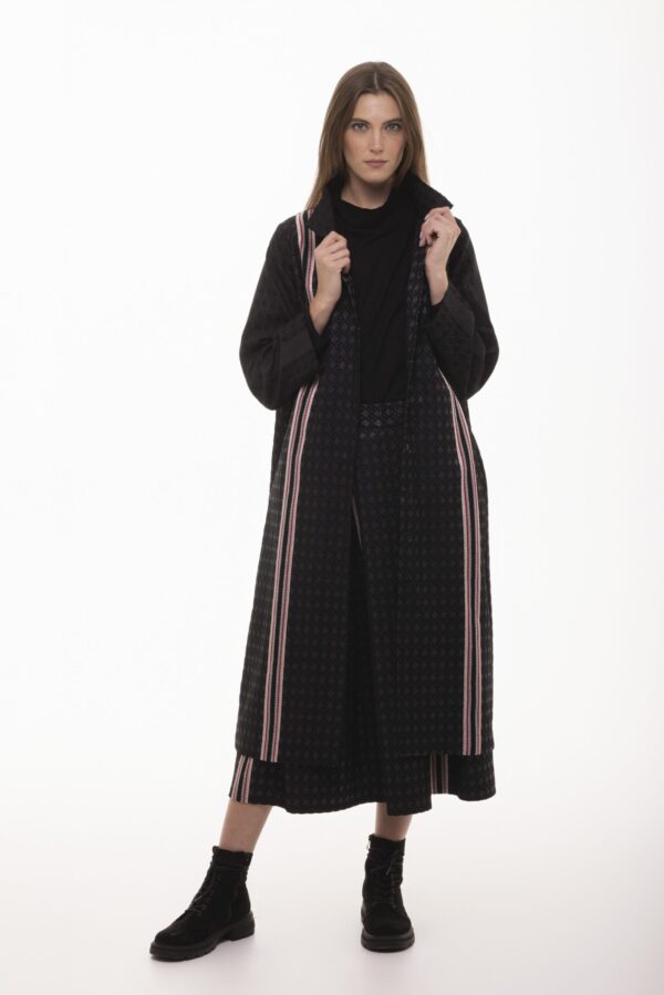 Tajemnica - żakardowy płaszcz z lampasami - obrazek 4