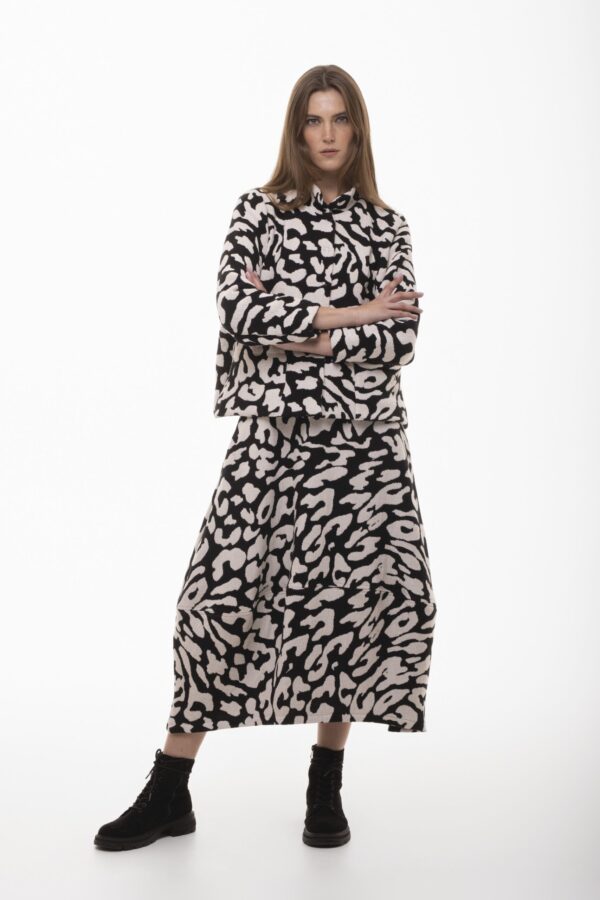 Więź - bawełniana spódnica o kroju bombki w biało-czarne wzory - obrazek 2