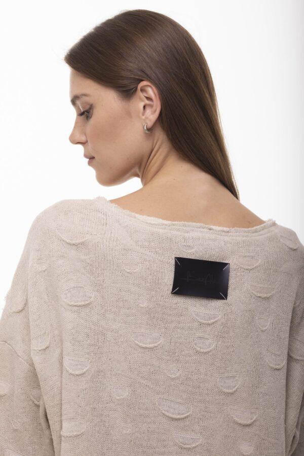 Kora - beżowy sweter oversize z kieszeniami - obrazek 2