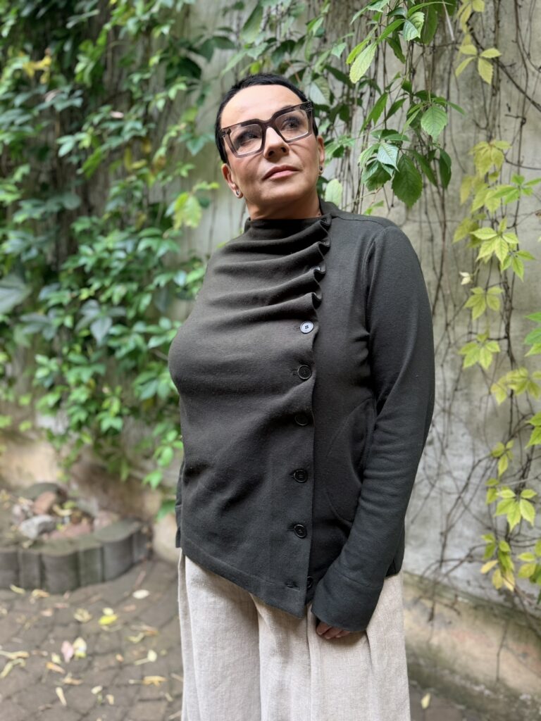 niuans sweter khaki bezale