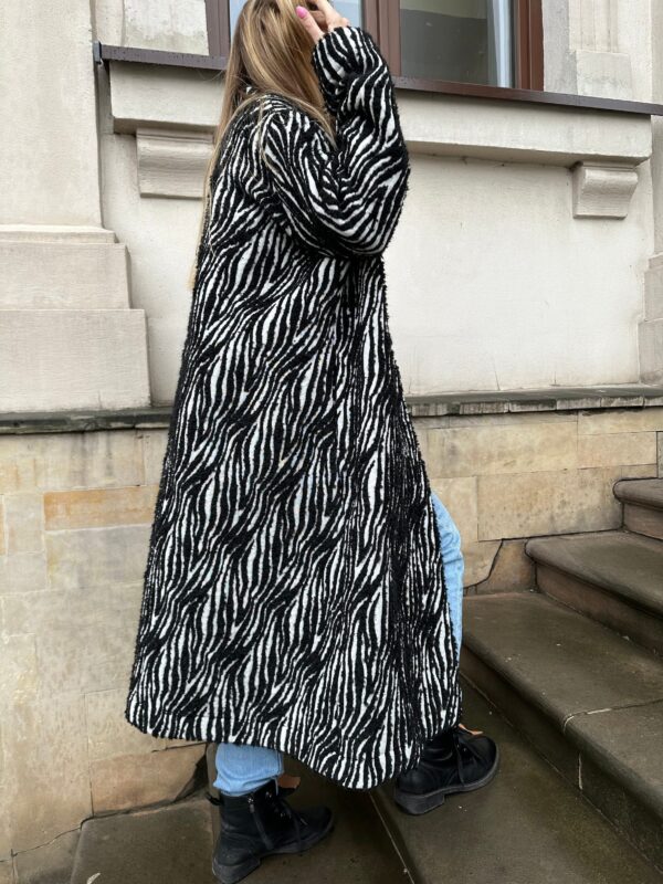 Moda Autorska Slow Fashion BezAle - plaszcz zebra bezale 2
